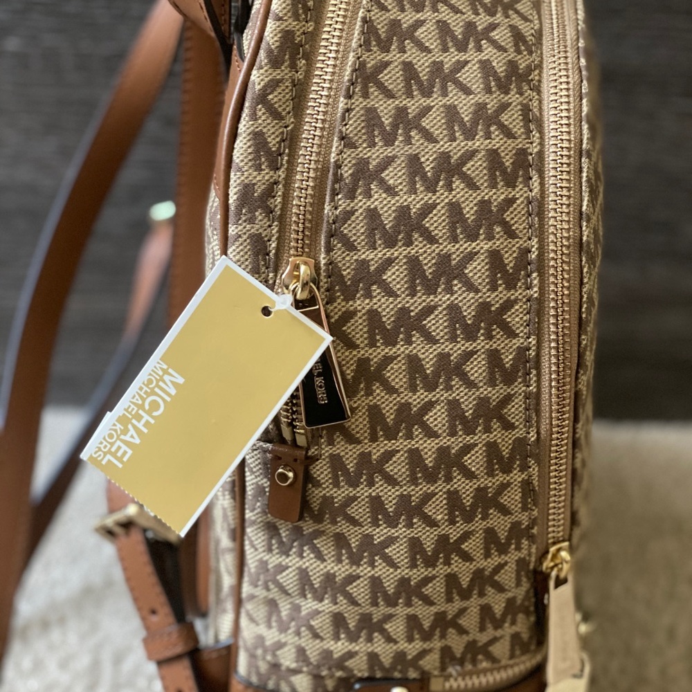 Michael Kors Rhea ZIP Backpack NEW Authentic - Picture 4 of 7